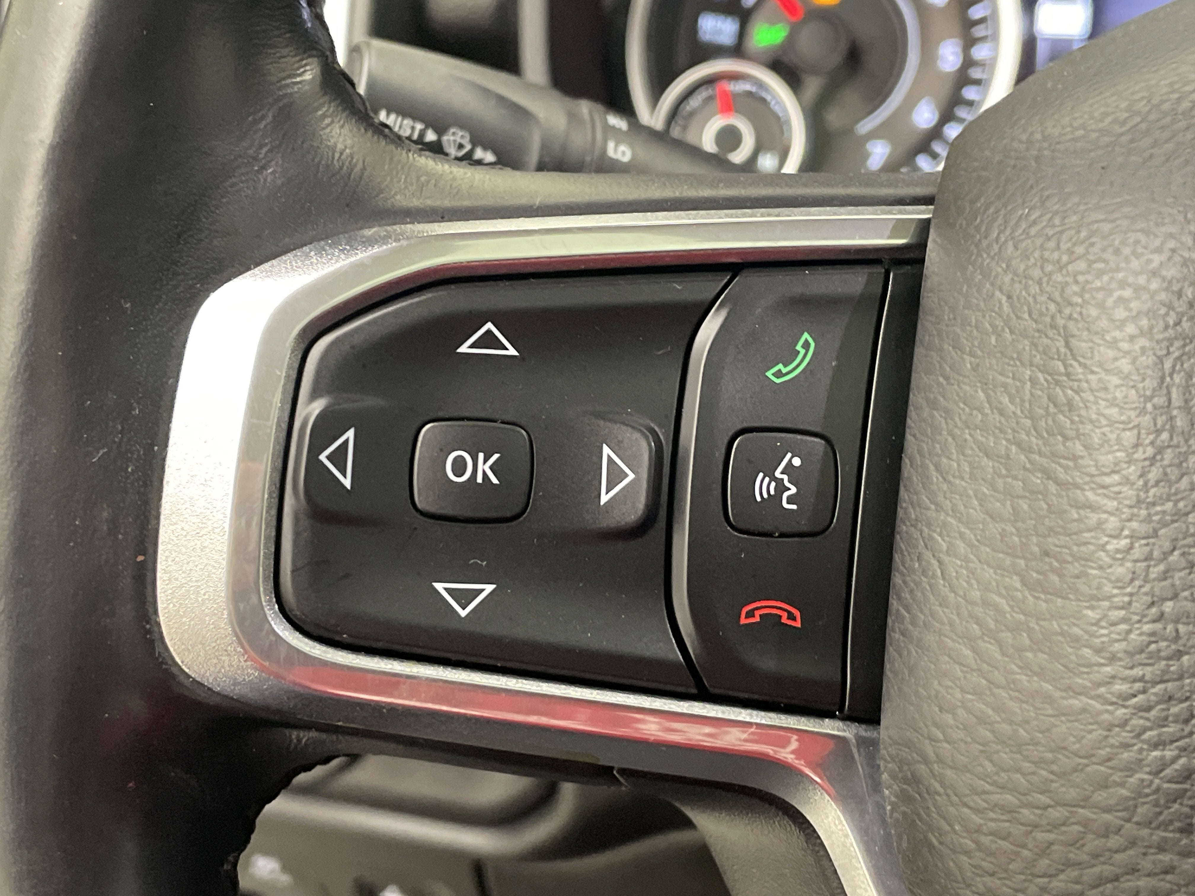 2019 RAM 1500 Laramie Crew Cab 4x4 5'7" Box