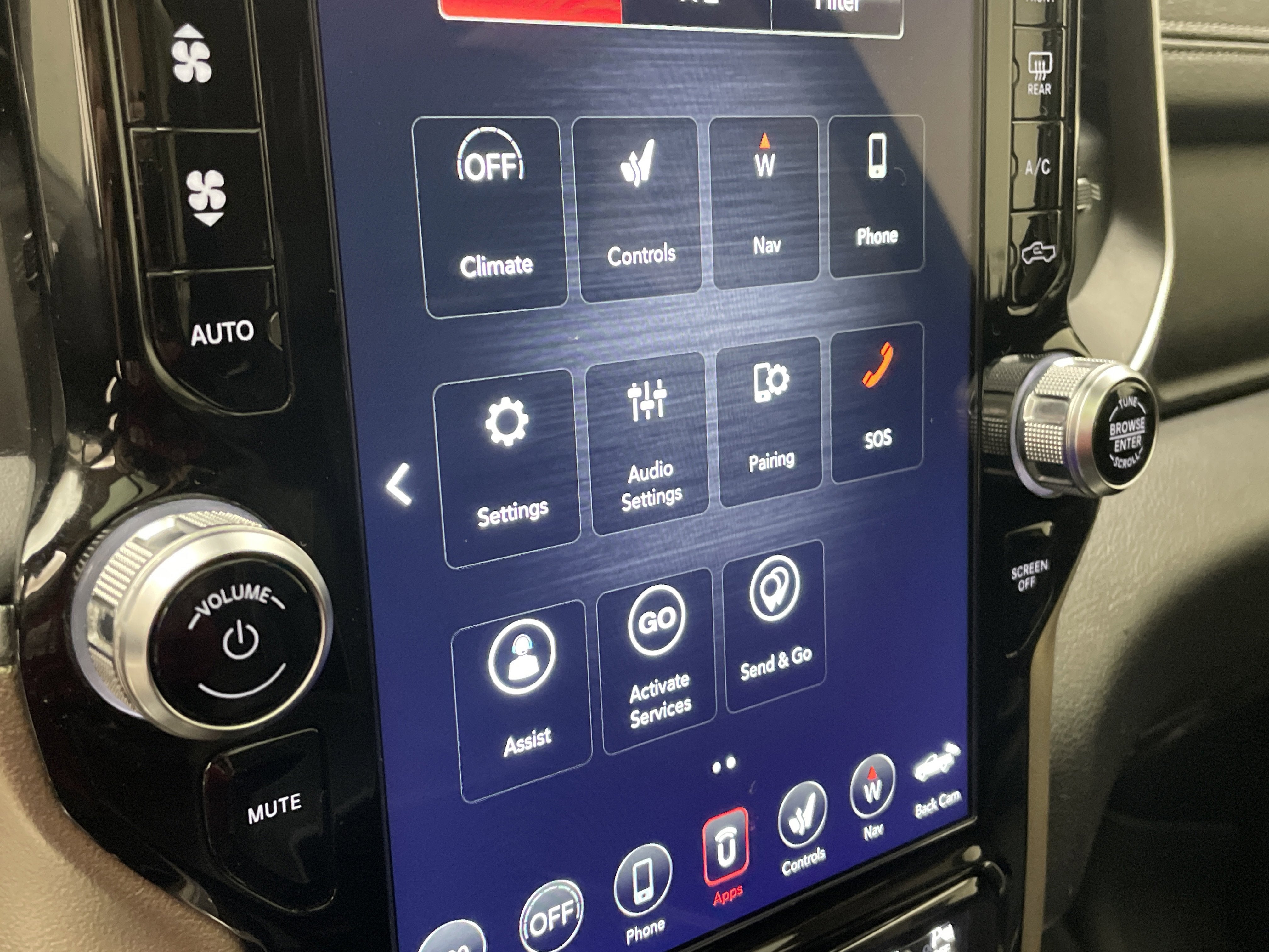 2019 RAM 1500 Laramie Crew Cab 4x4 5'7" Box