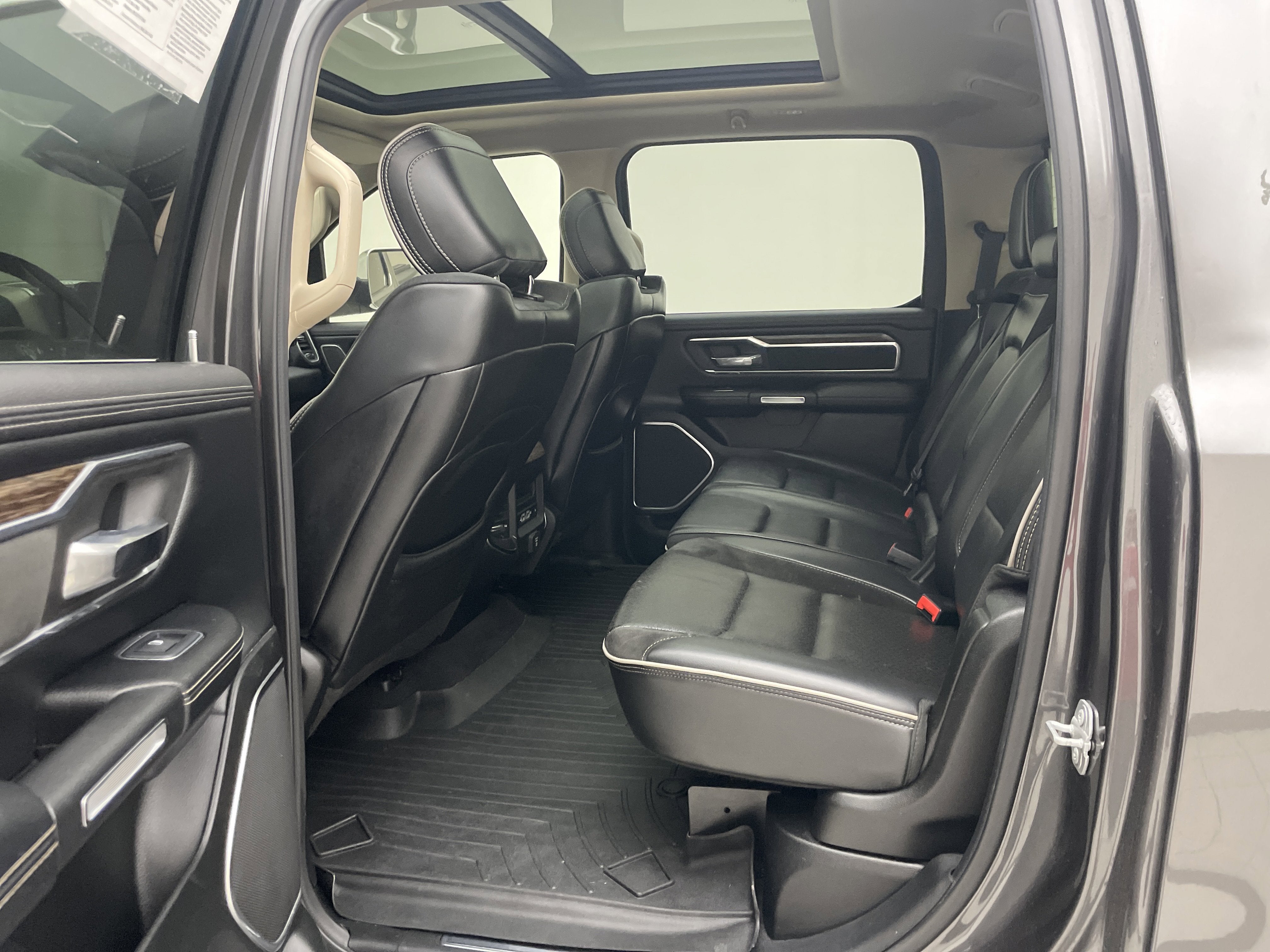 2019 RAM 1500 Laramie Crew Cab 4x4 5'7" Box