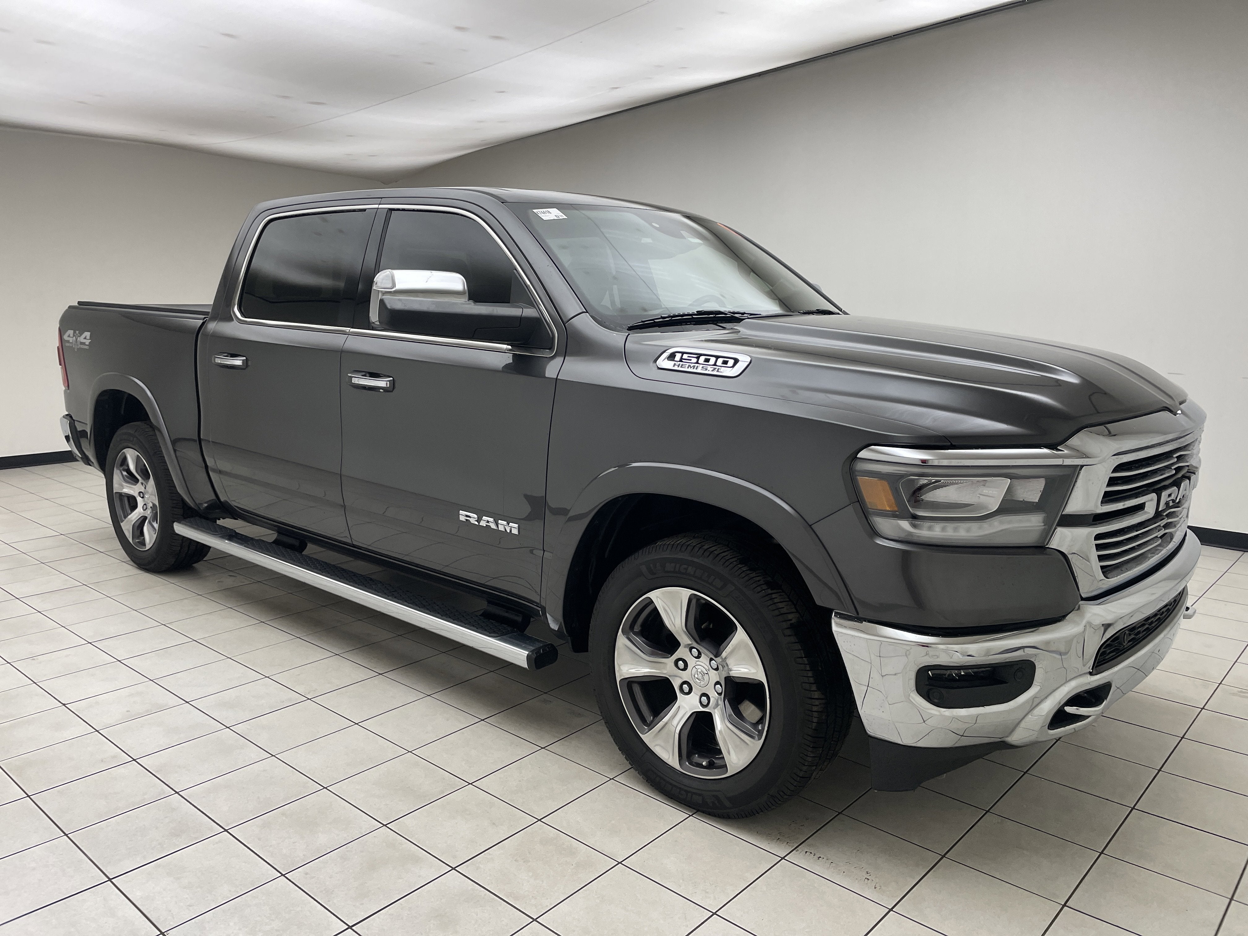 2019 RAM 1500 Laramie Crew Cab 4x4 5'7" Box