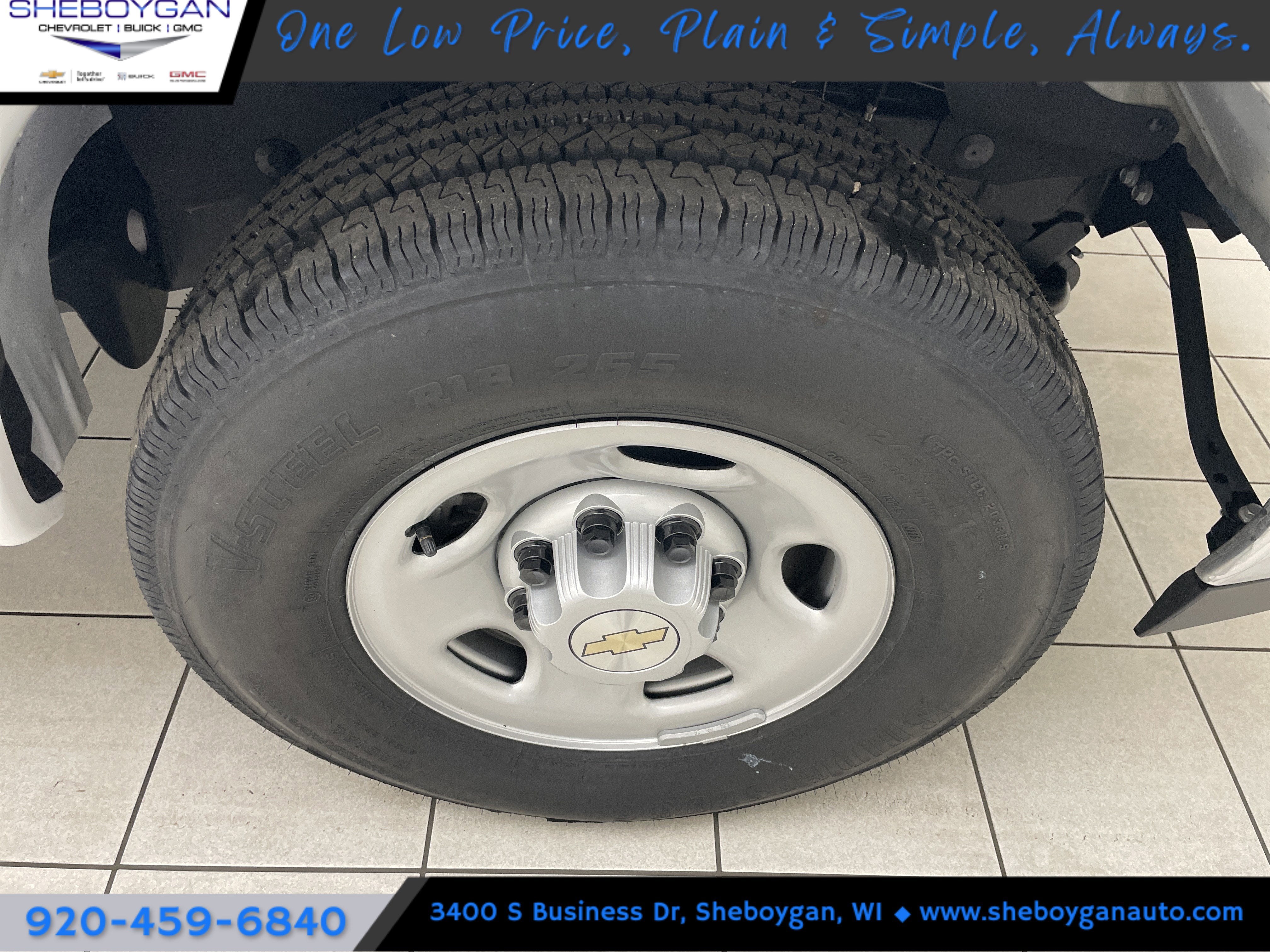 2025 Chevrolet Express Cargo WT