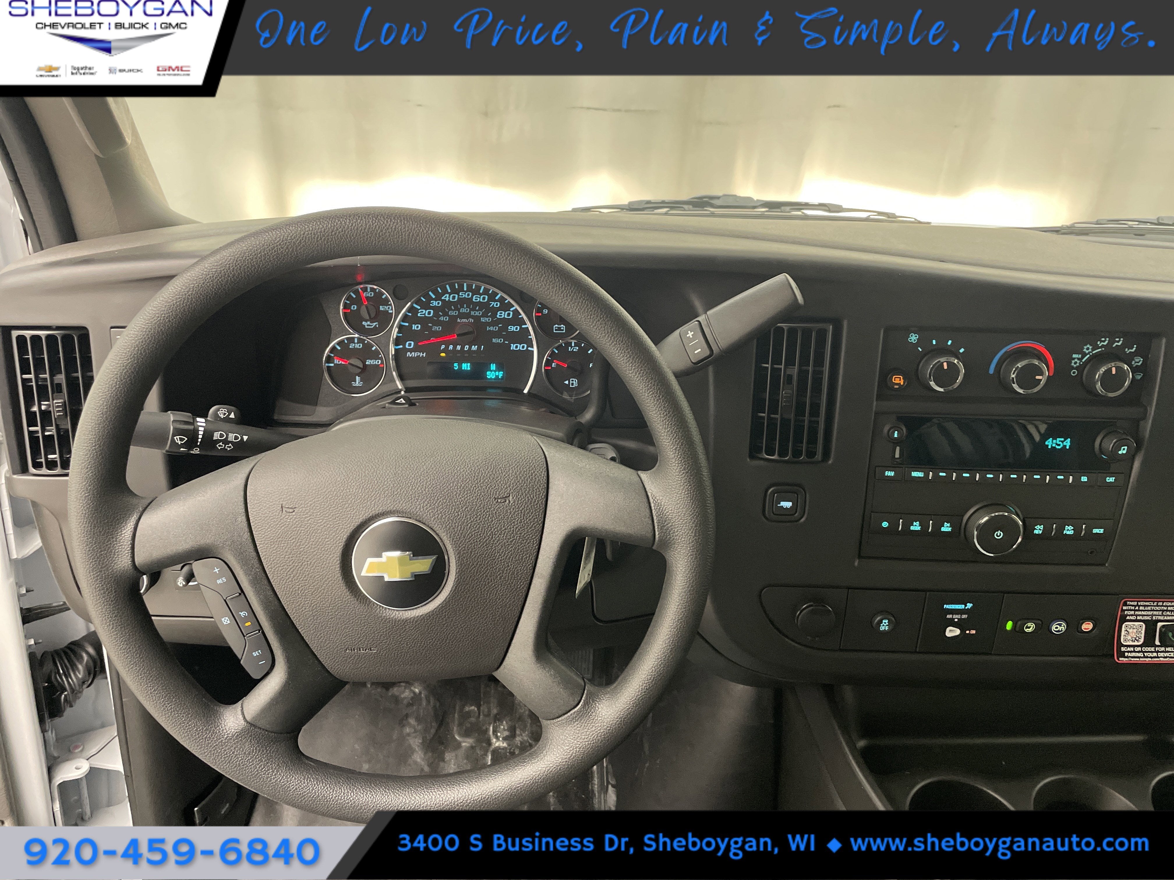 2025 Chevrolet Express Cargo WT