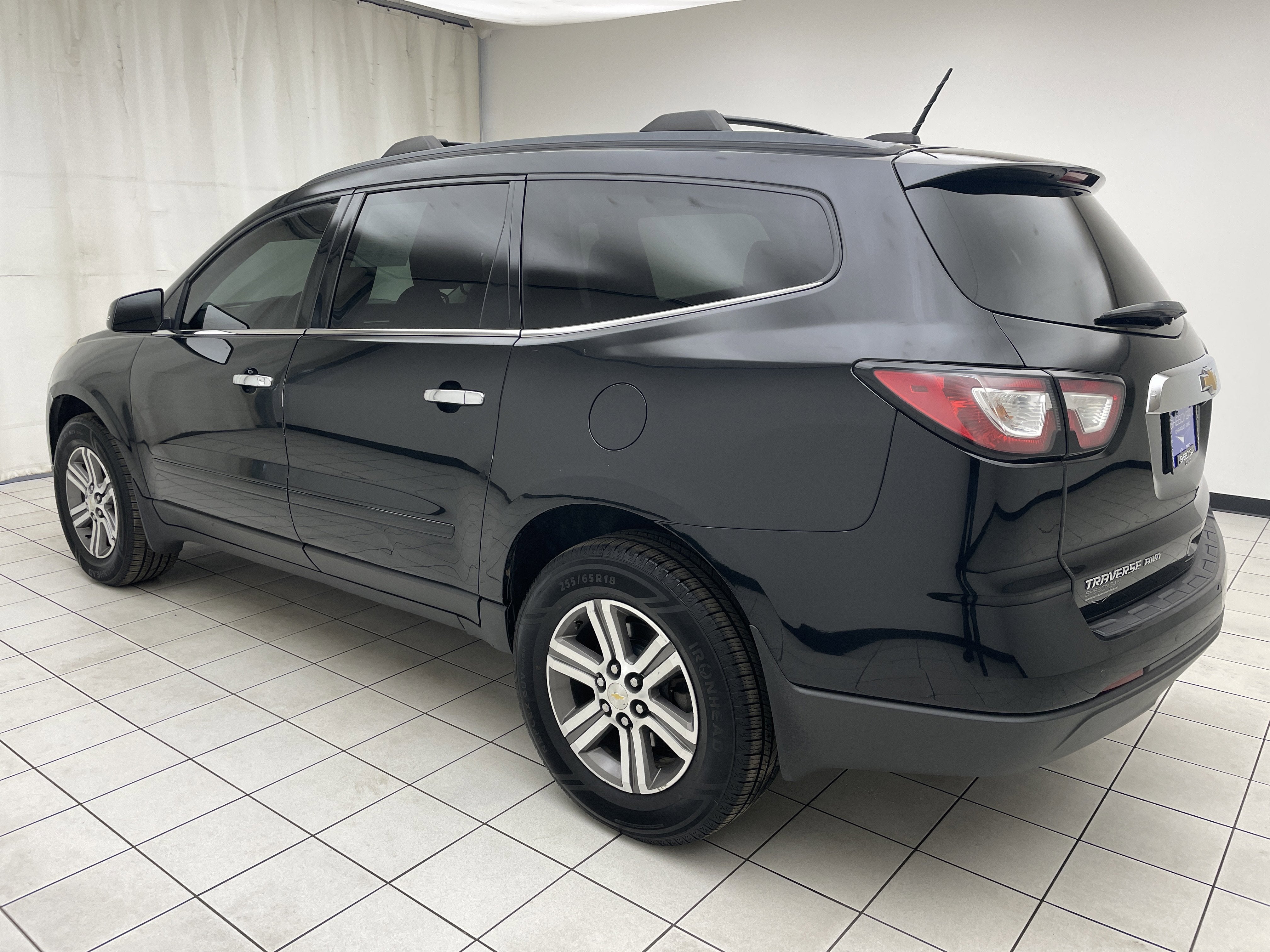 Used 2017 Chevrolet Traverse 2LT with VIN 1GNKVHKD5HJ198645 for sale in Sheboygan, WI