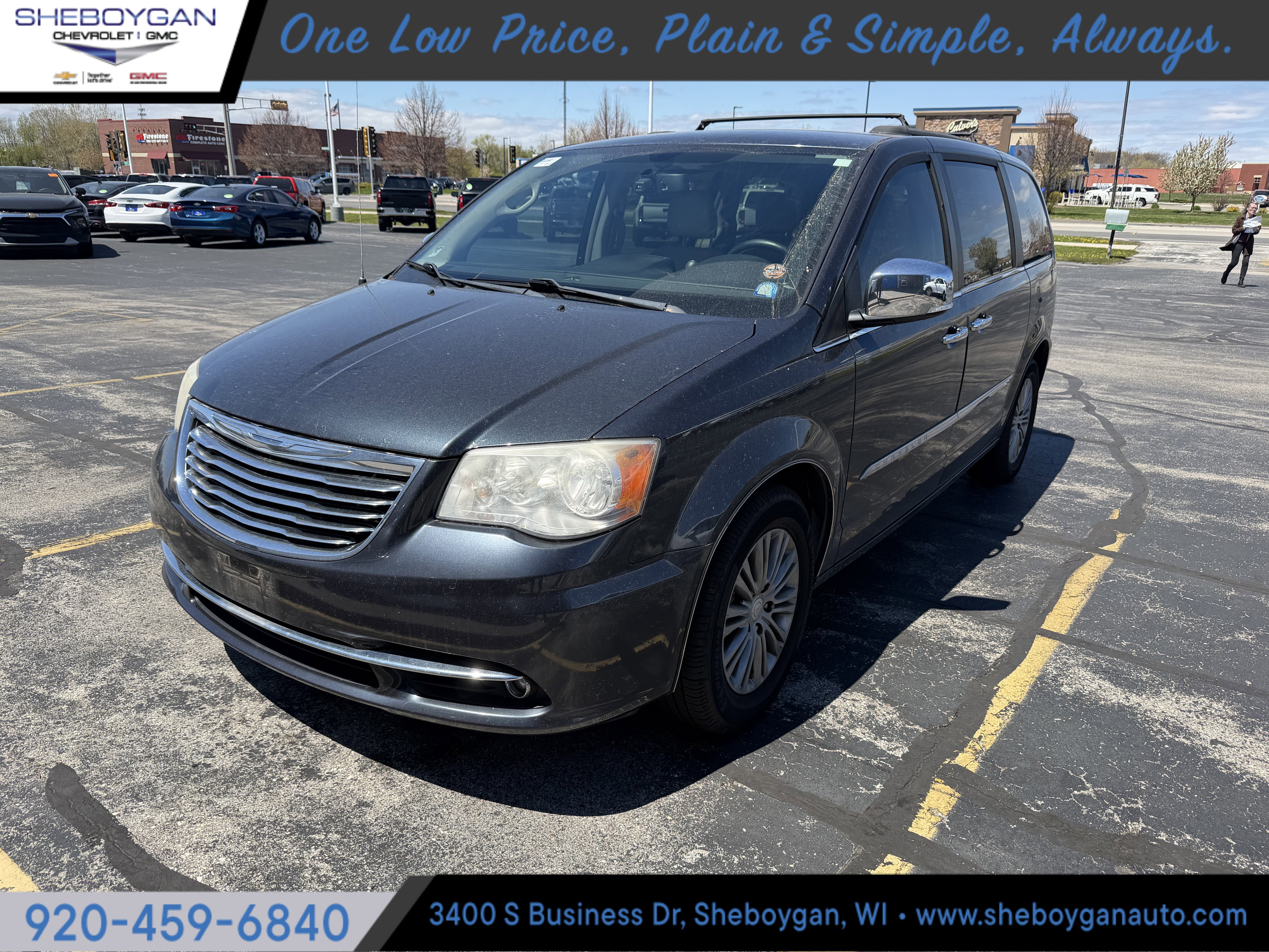 2014 Chrysler Town & Country Touring-L's photo