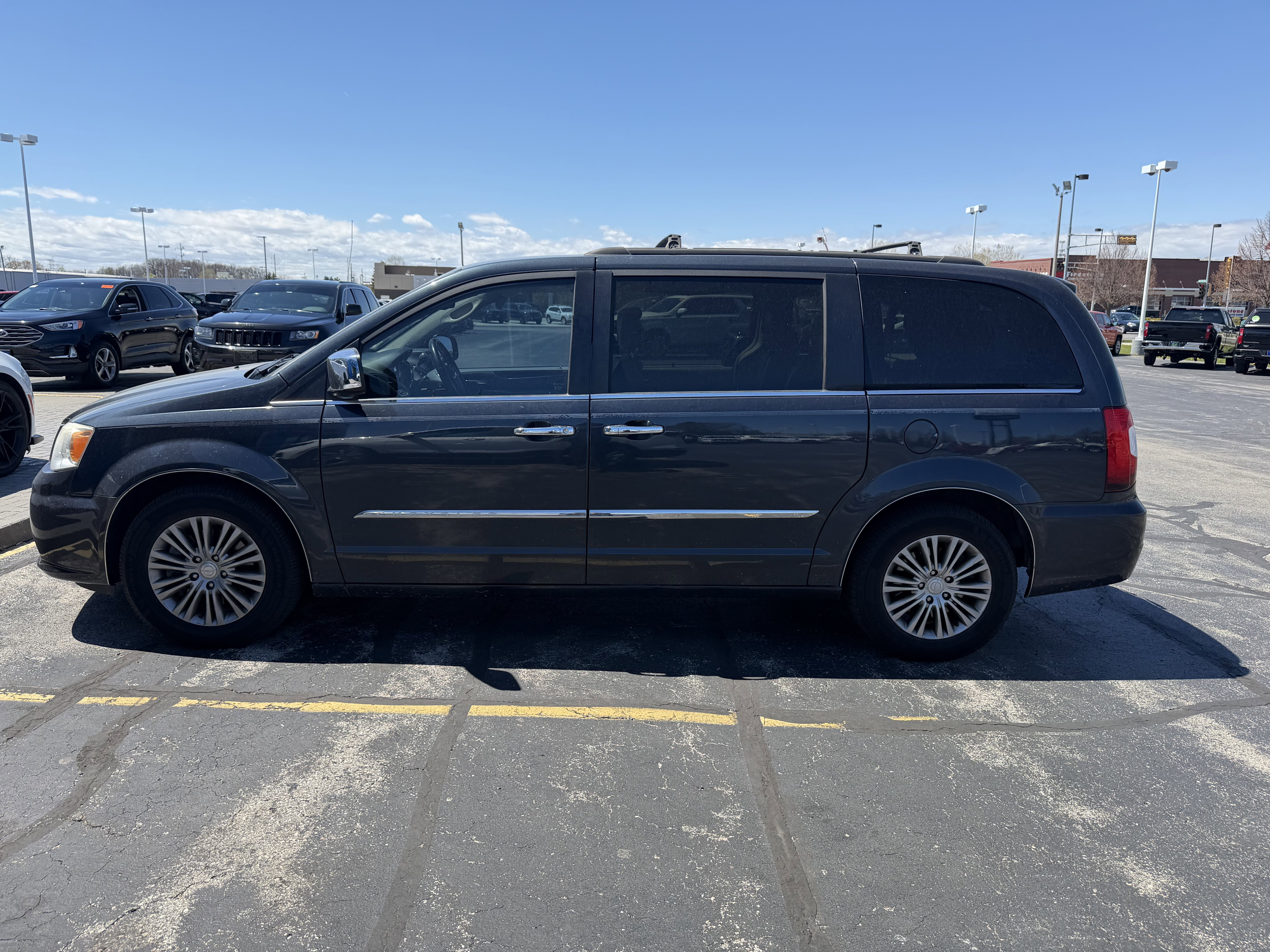 Used 2014 Chrysler Town & Country Touring-L with VIN 2C4RC1CG8ER277683 for sale in Sheboygan, WI