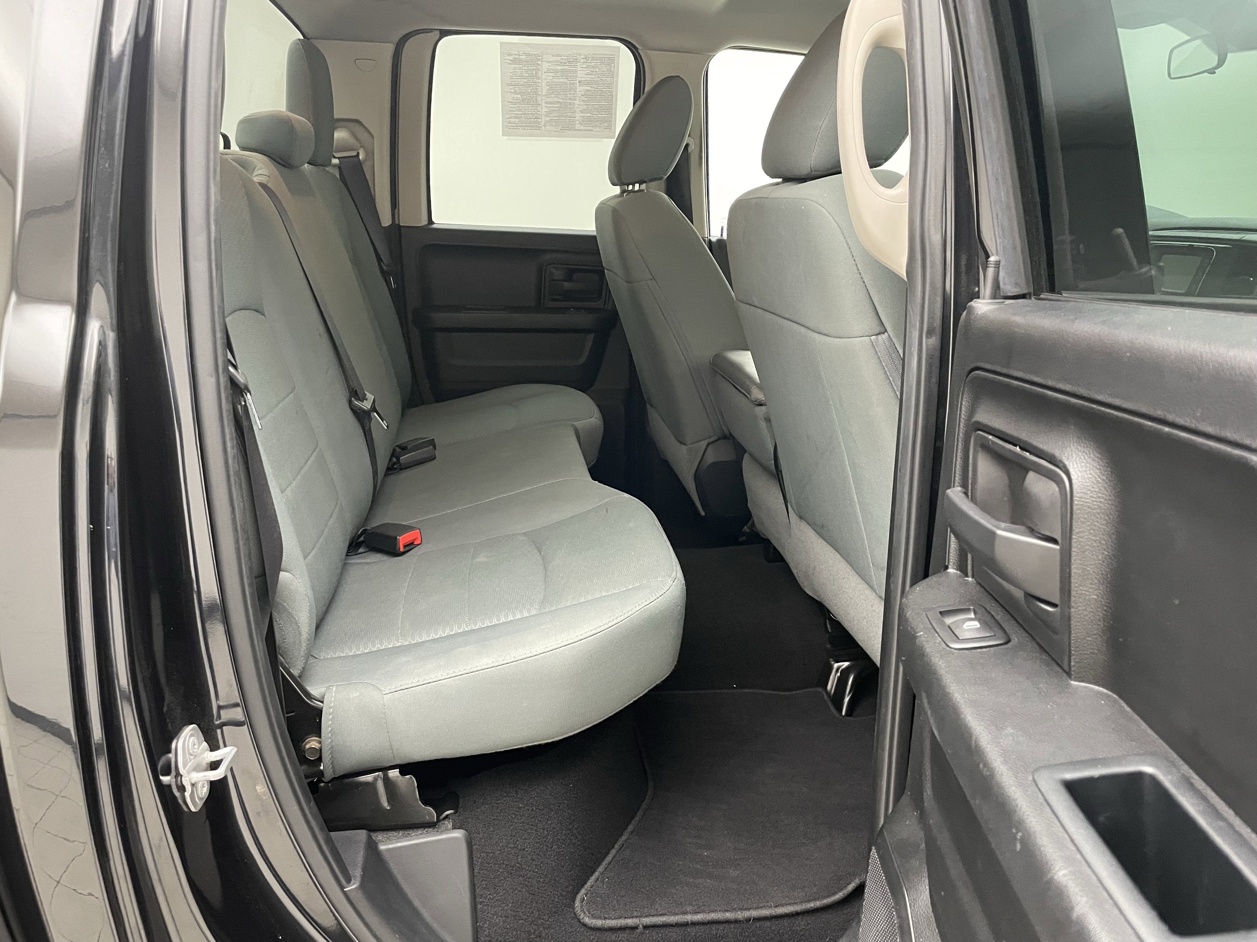 2017 RAM 1500 Express Quad Cab 4x4 6'4' Box