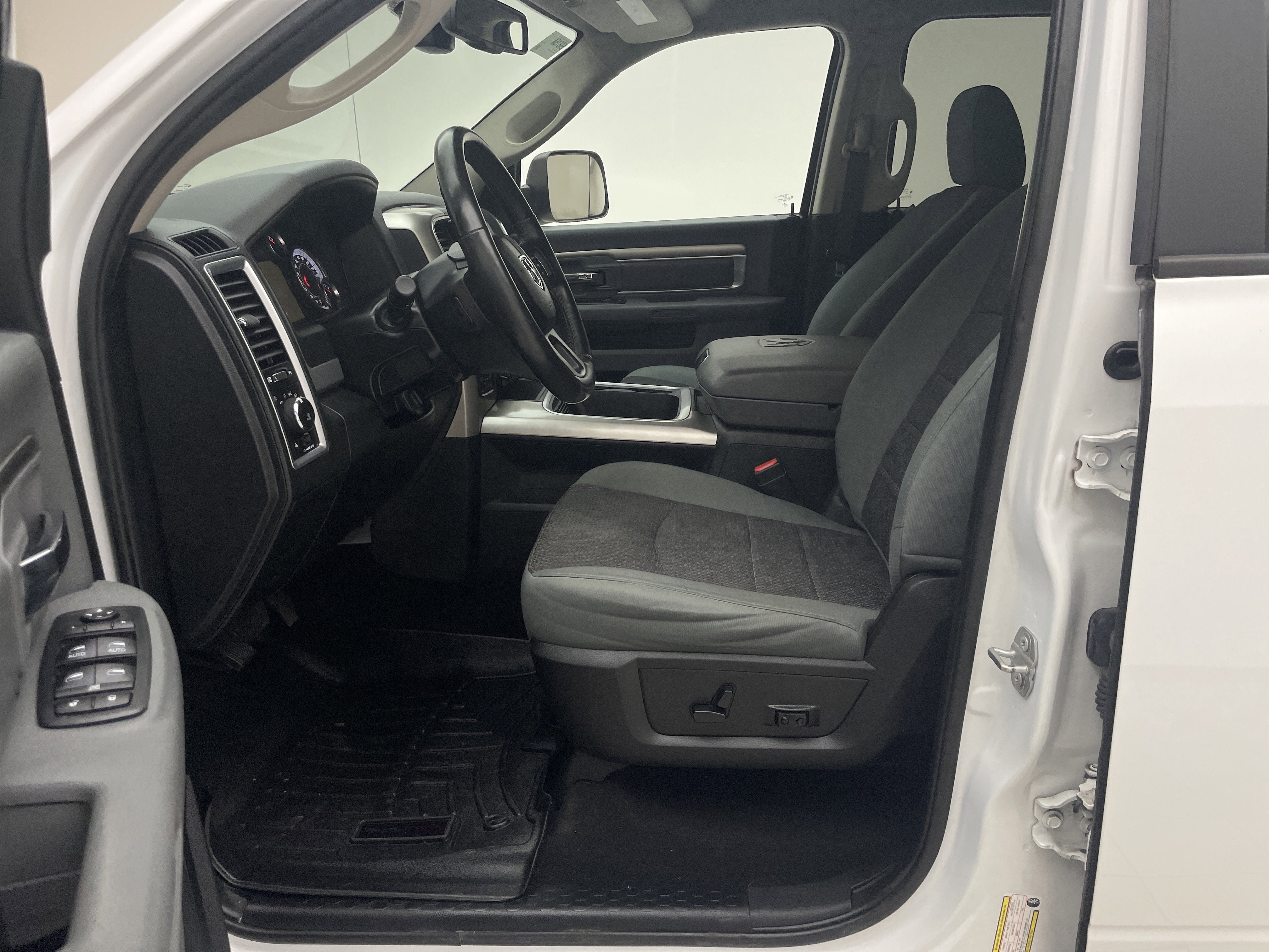 2018 RAM 1500 Big Horn Crew Cab 4x4 5'7' Box