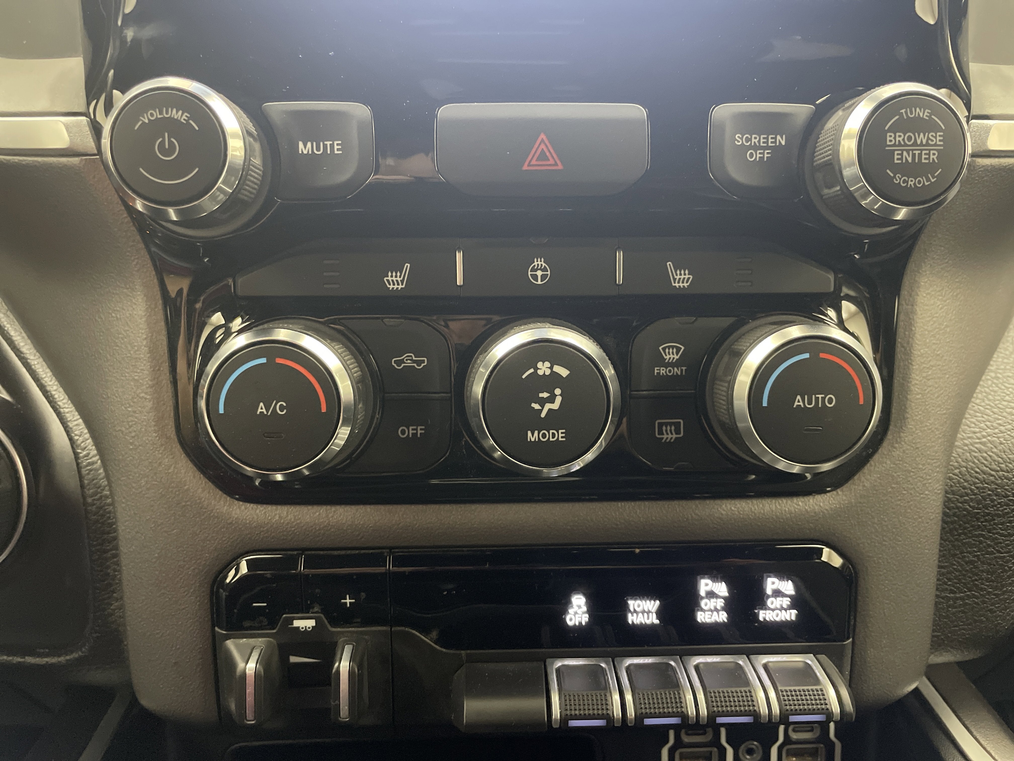 2022 RAM 1500 Big Horn Crew Cab 4x4 5'7' Box