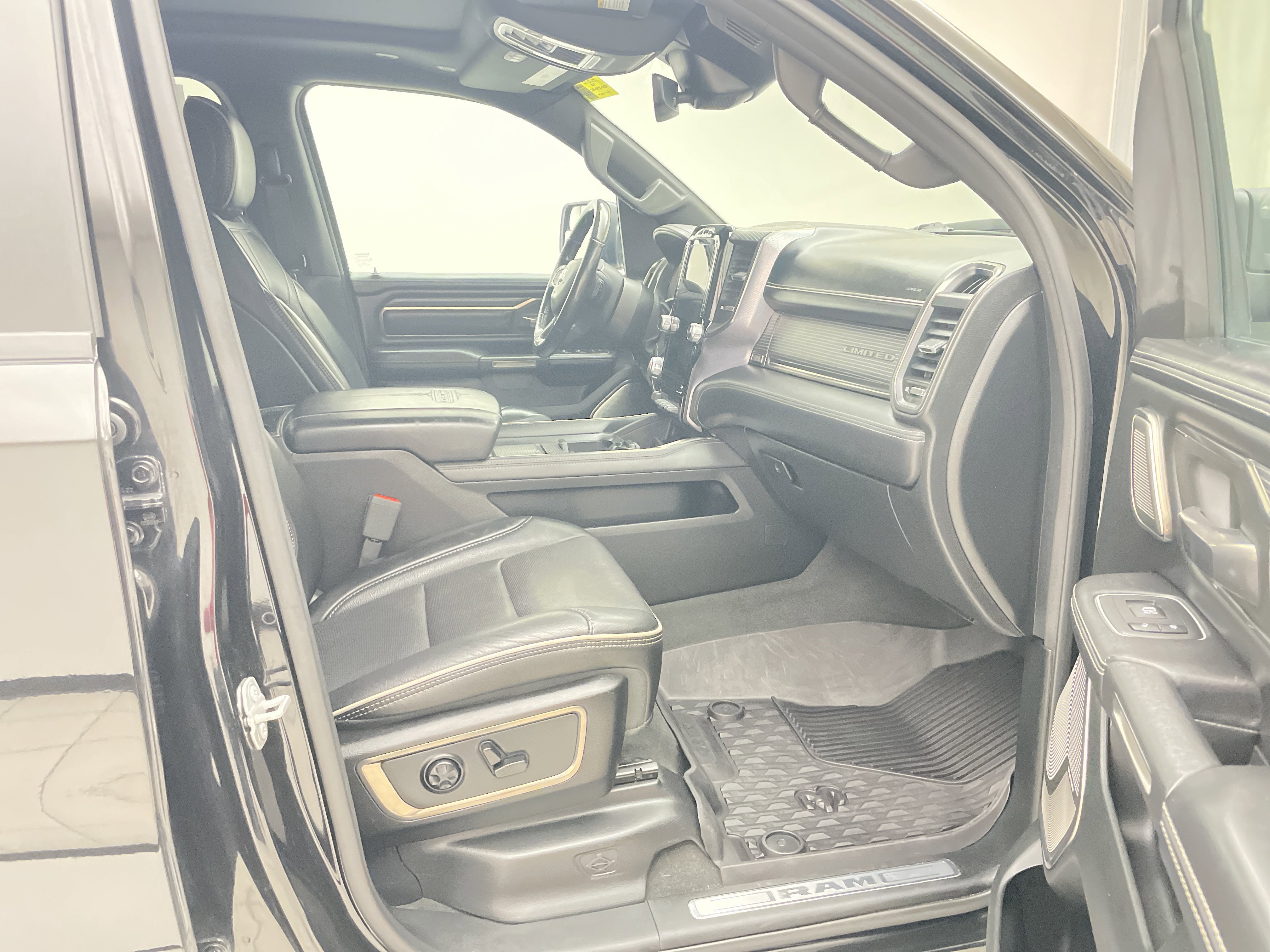 2020 RAM 1500 Limited Crew Cab 4x4 5'7' Box