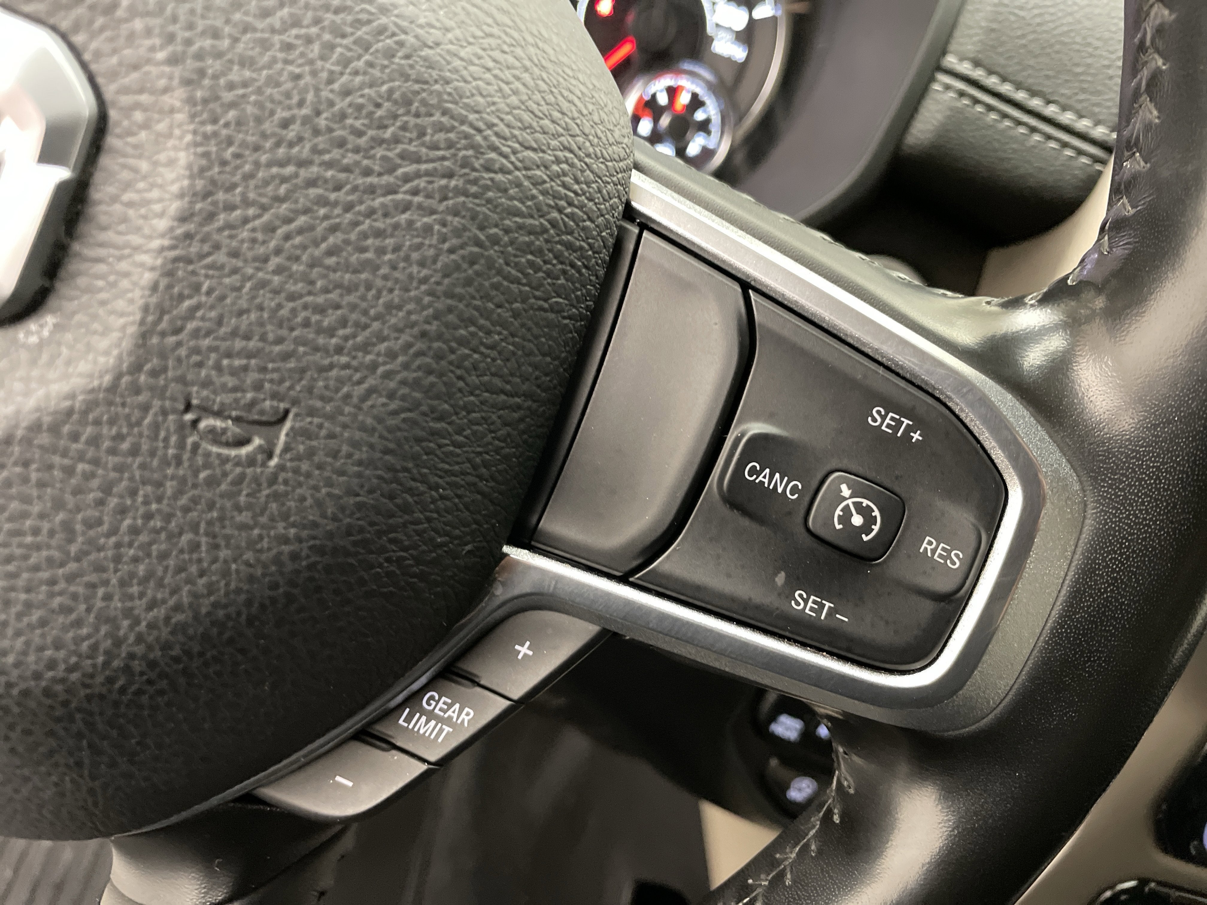 2021 RAM 1500 Laramie Crew Cab 4x4 6'4' Box