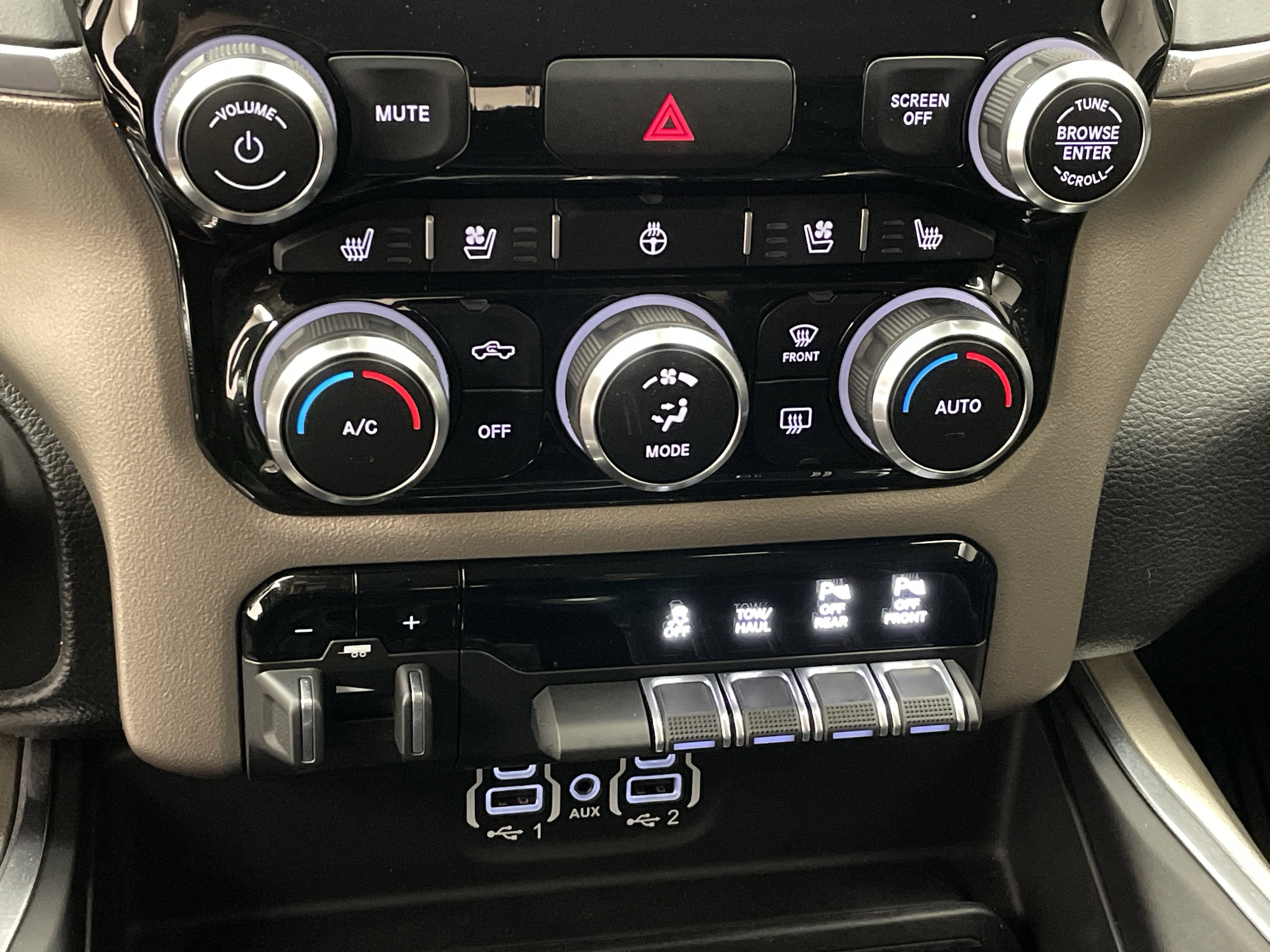 2021 RAM 1500 Laramie Crew Cab 4x4 6'4' Box