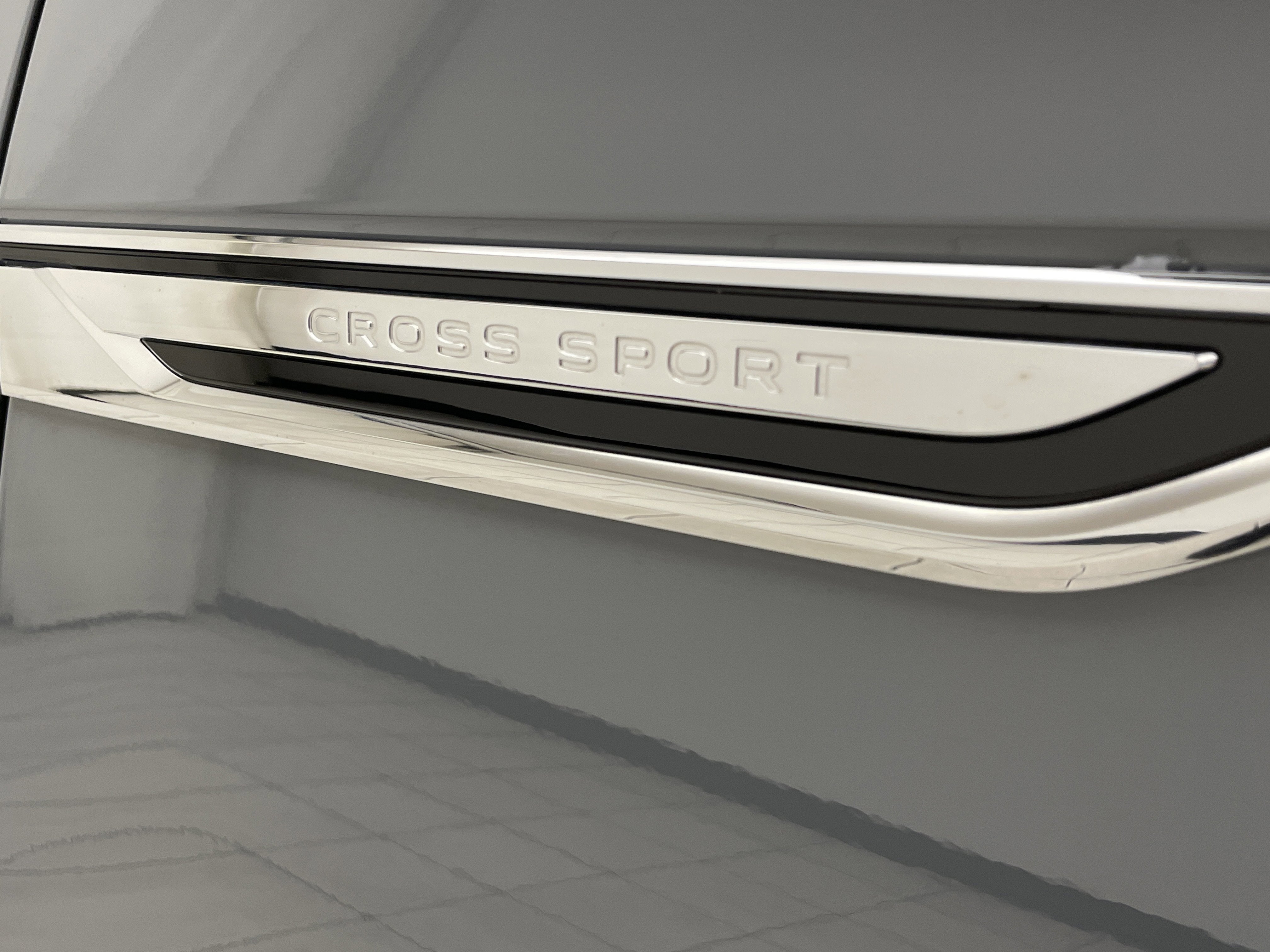 2024 Volkswagen Atlas Cross Sport 2.0T SEL Premium R-Line