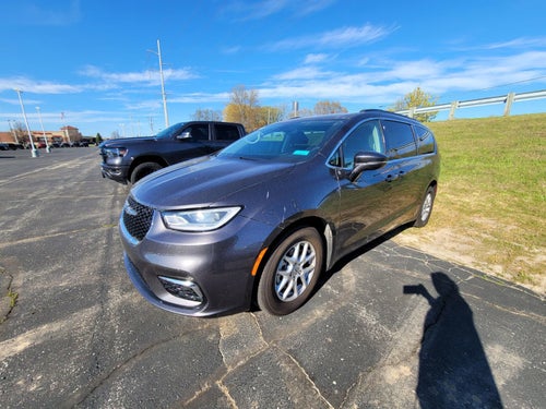 2025 Chrysler Pacifica Select