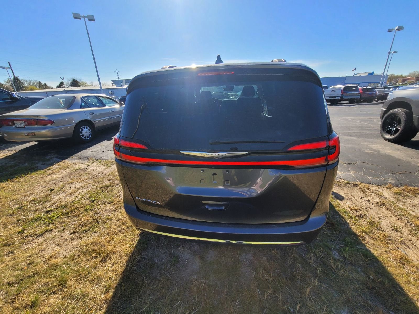 2025 Chrysler Pacifica Select