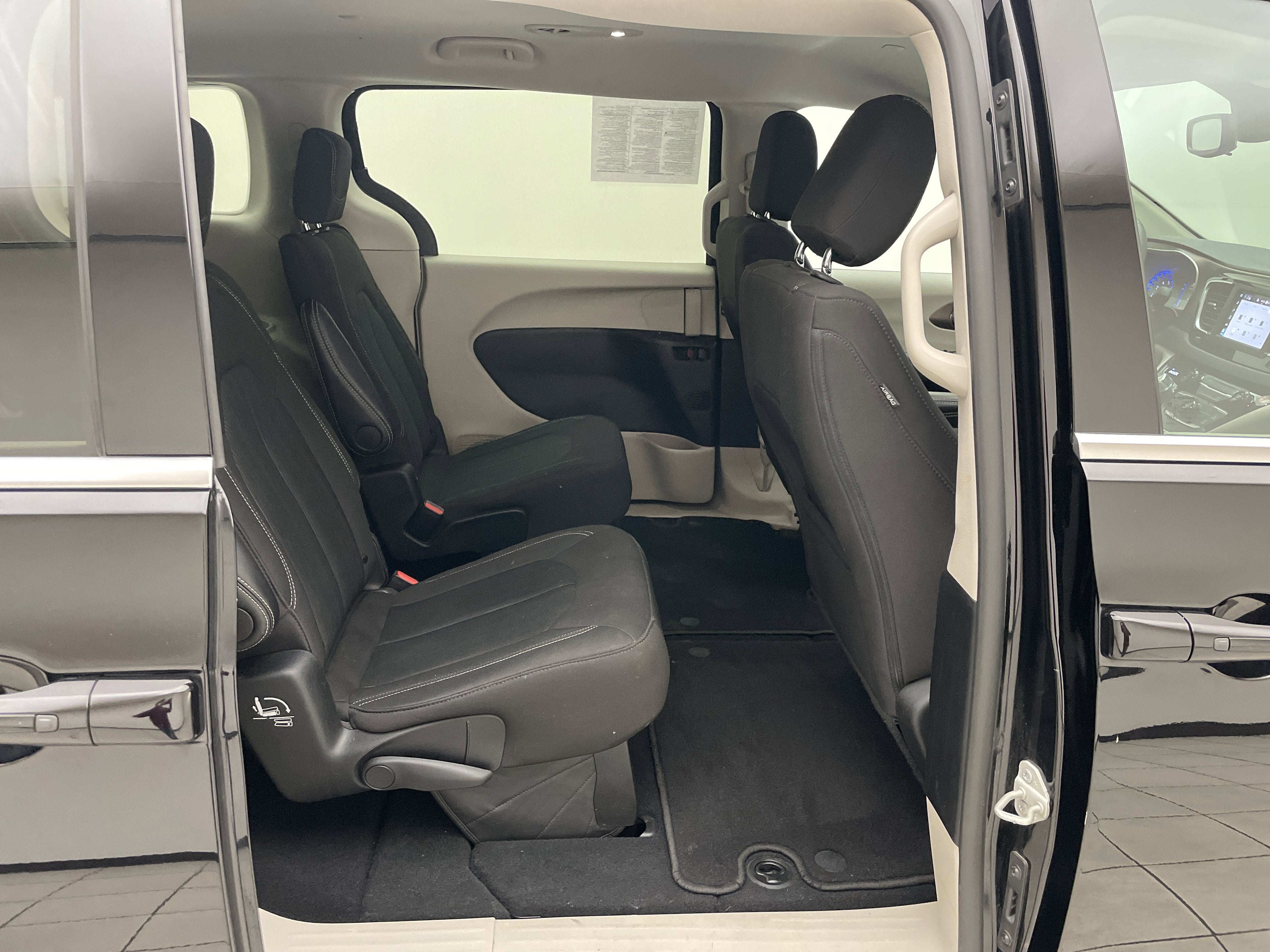 2024 Chrysler Voyager LX