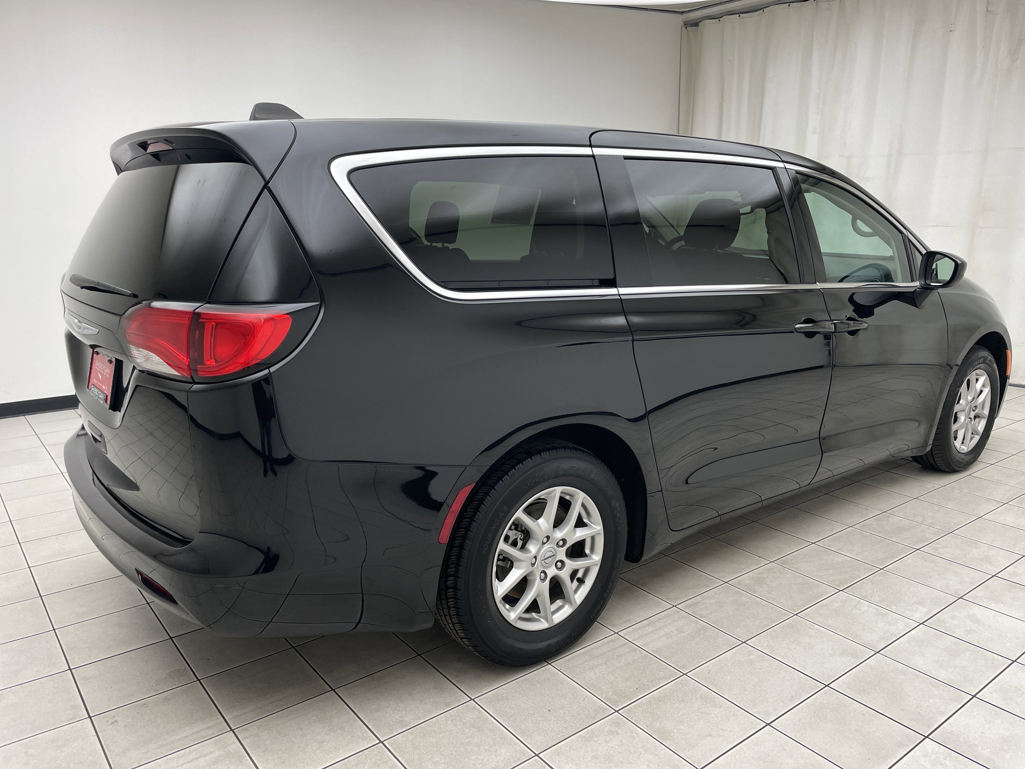 2024 Chrysler Voyager LX