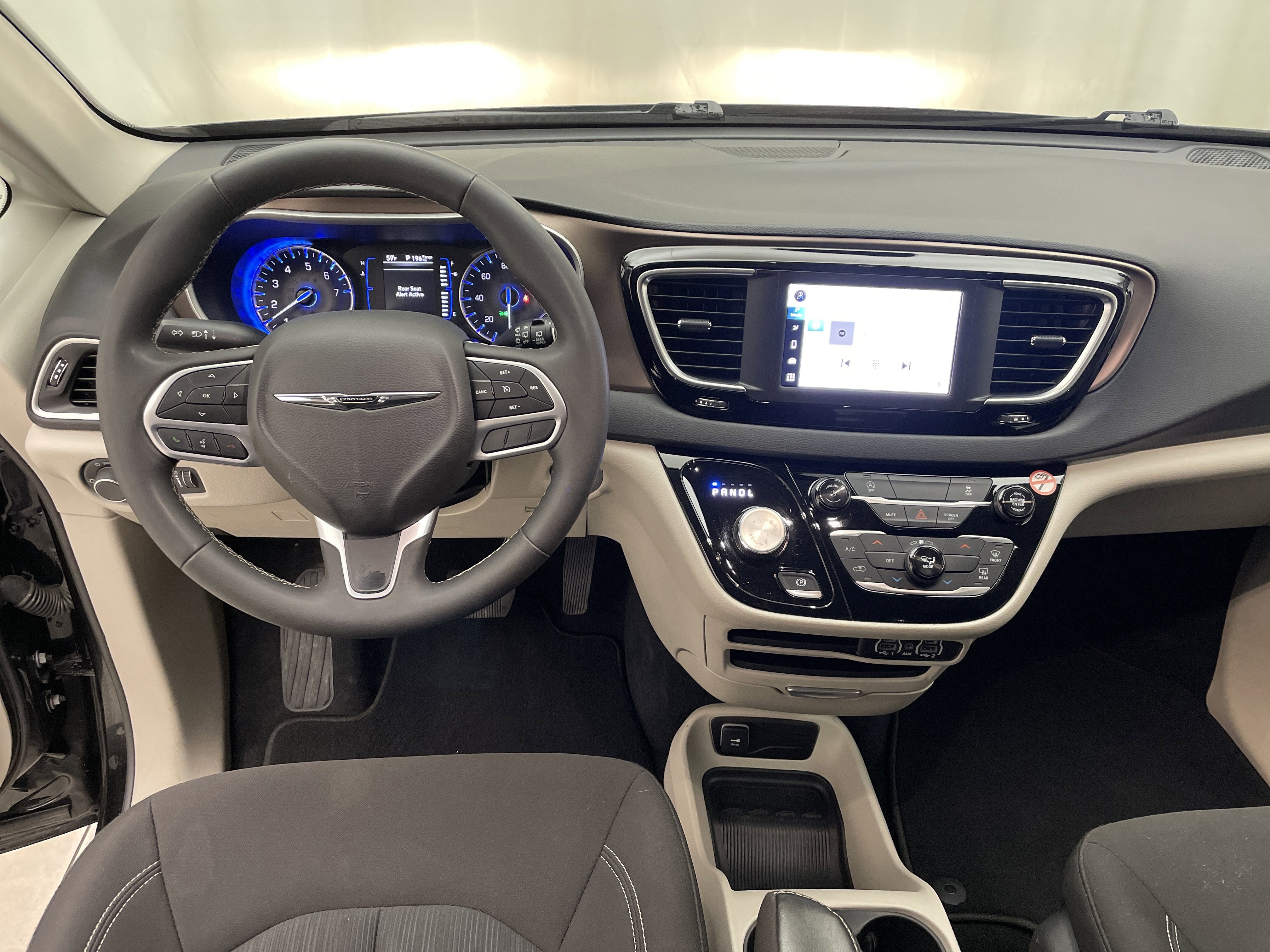 2024 Chrysler Voyager LX