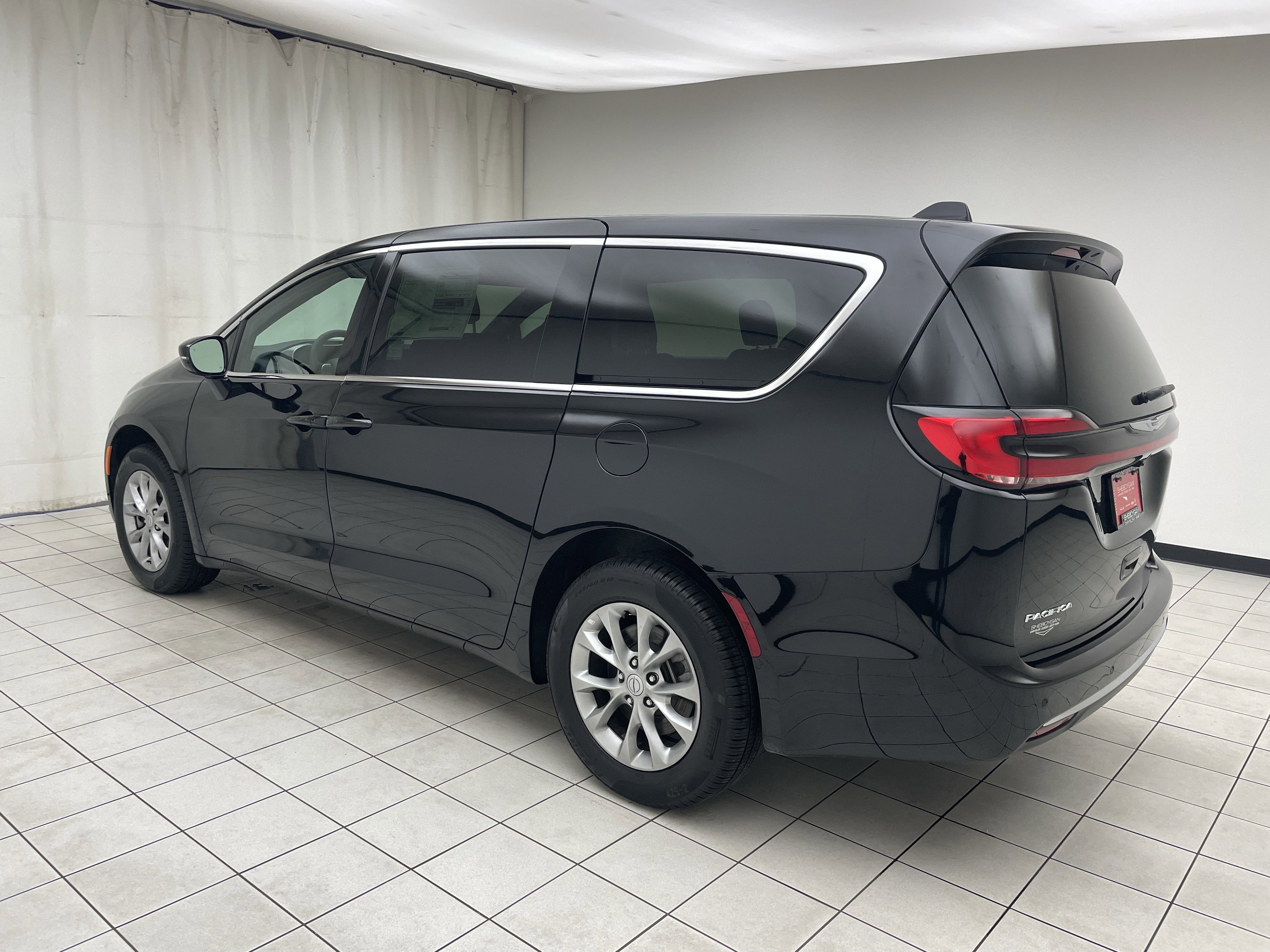 2026 Chrysler Pacifica Select AWD