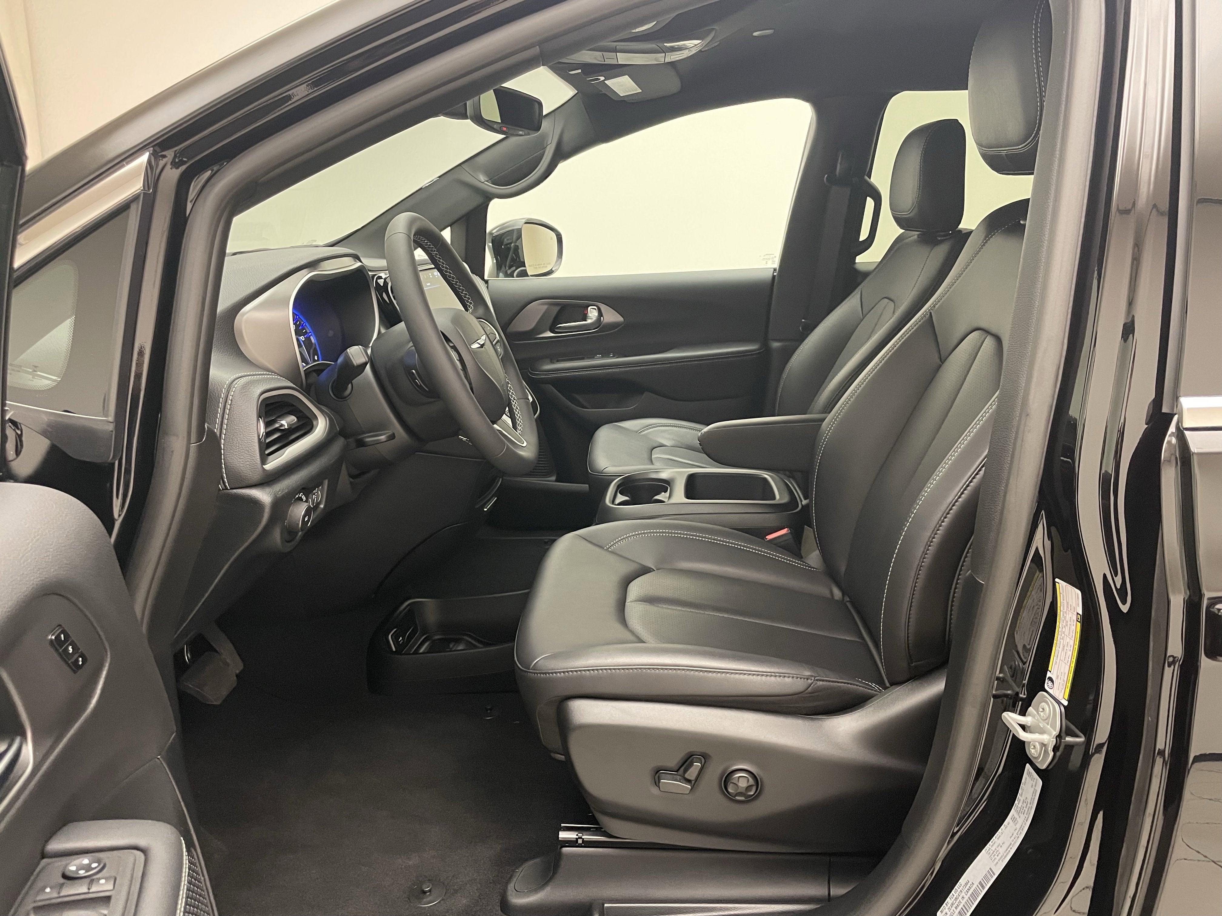 2026 Chrysler Pacifica Select AWD