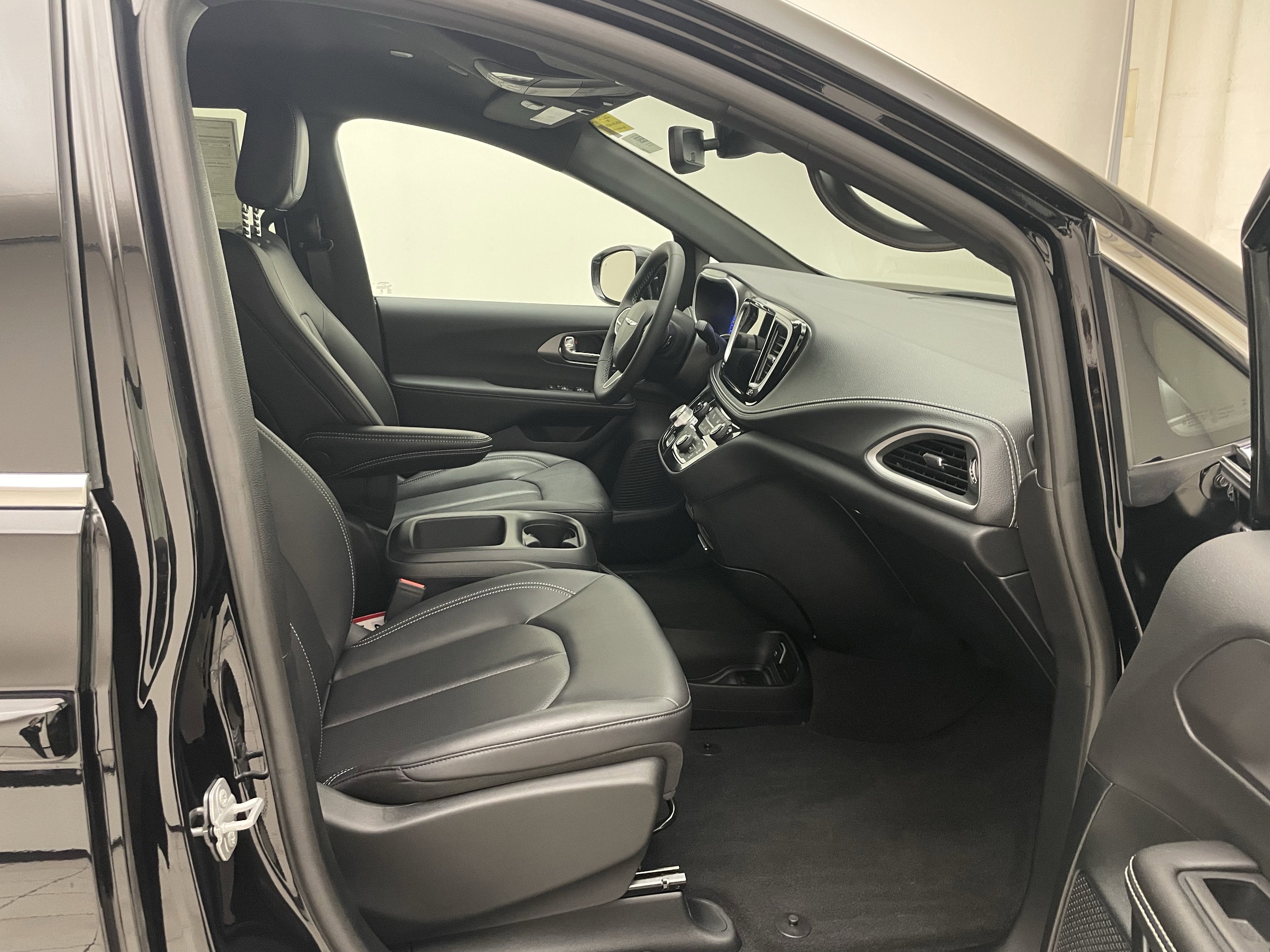 2026 Chrysler Pacifica Select AWD