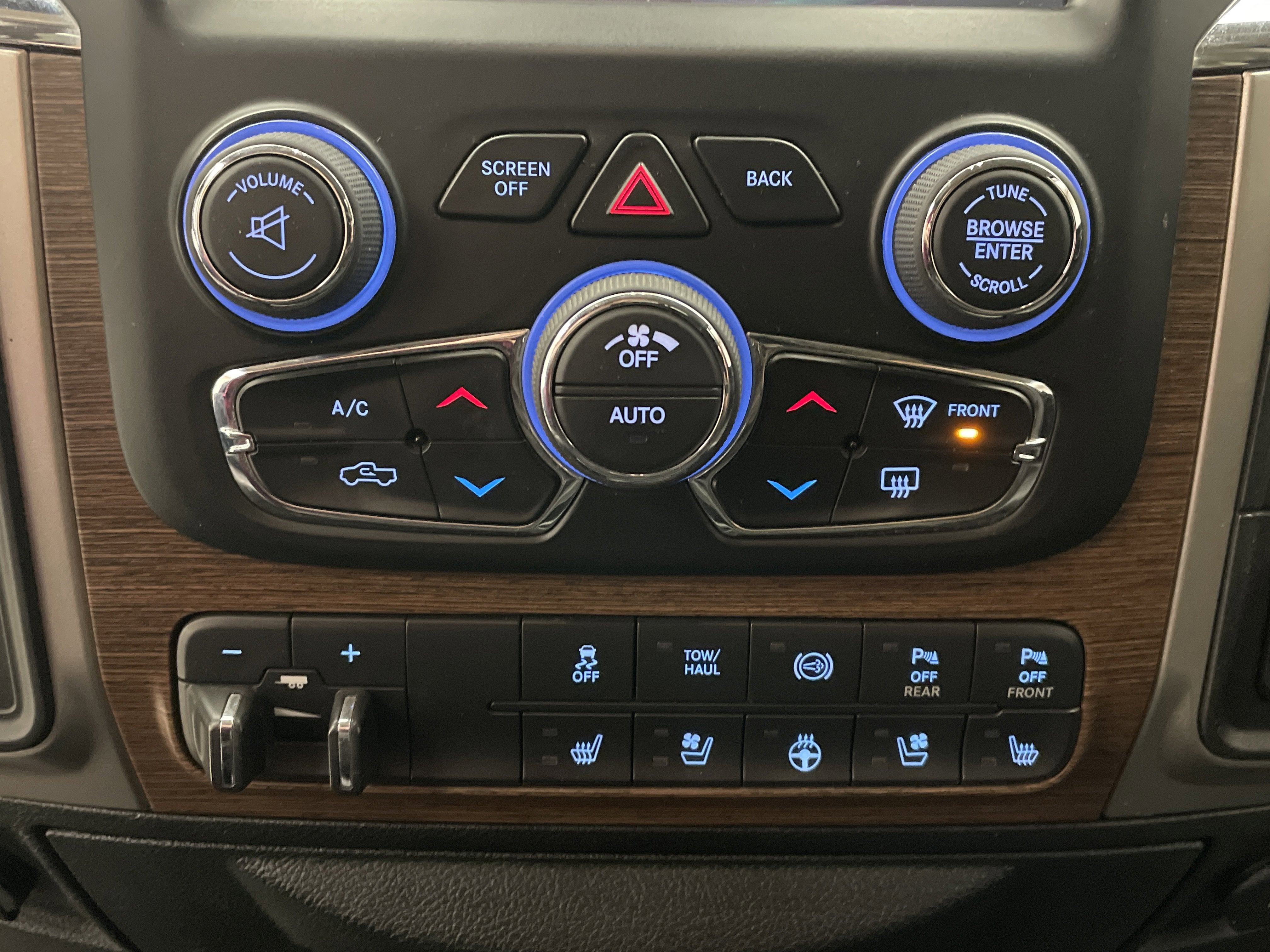 2017 RAM 2500 Laramie Crew Cab 4x4 6'4' Box