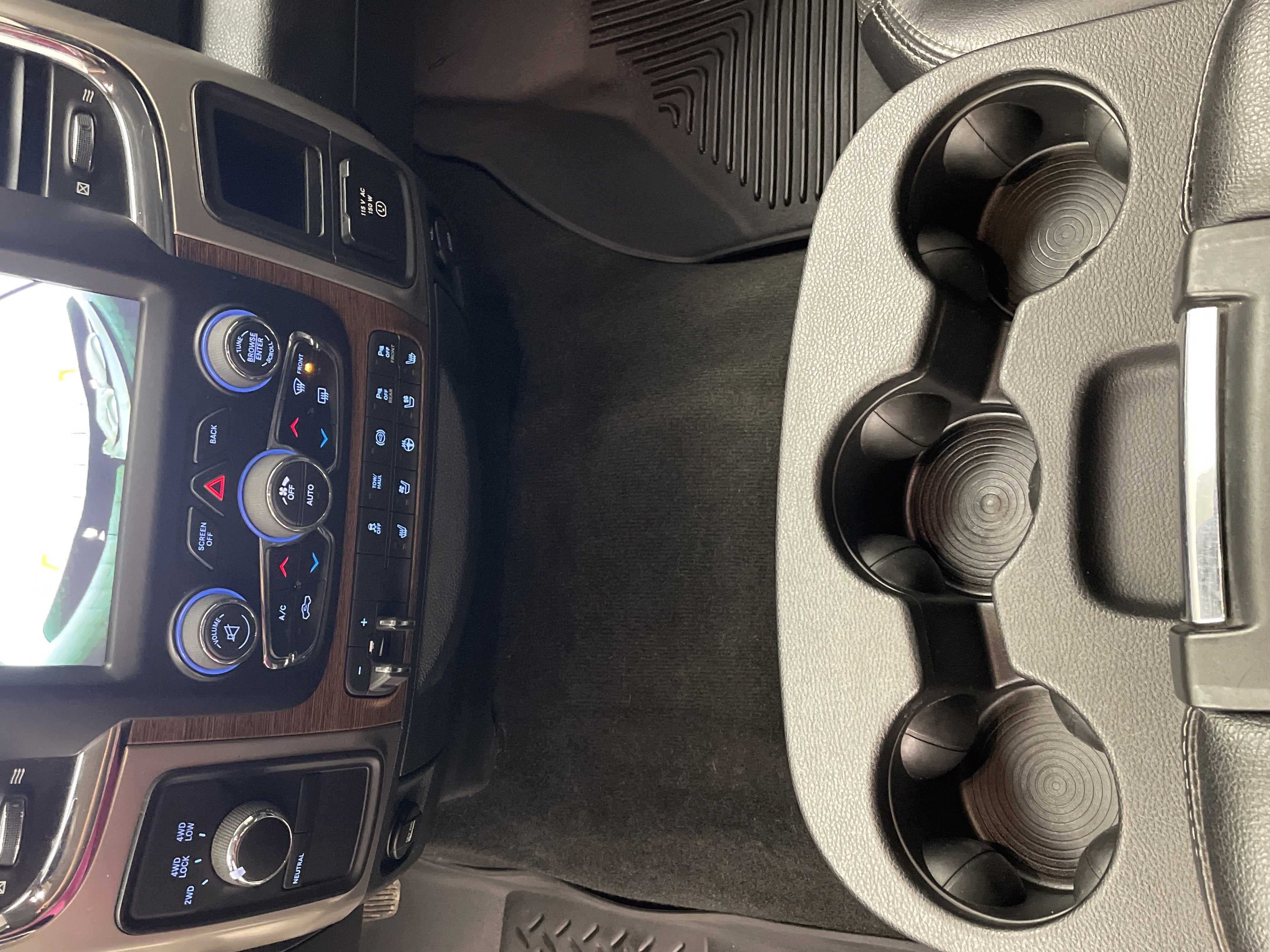 2017 RAM 2500 Laramie Crew Cab 4x4 6'4' Box