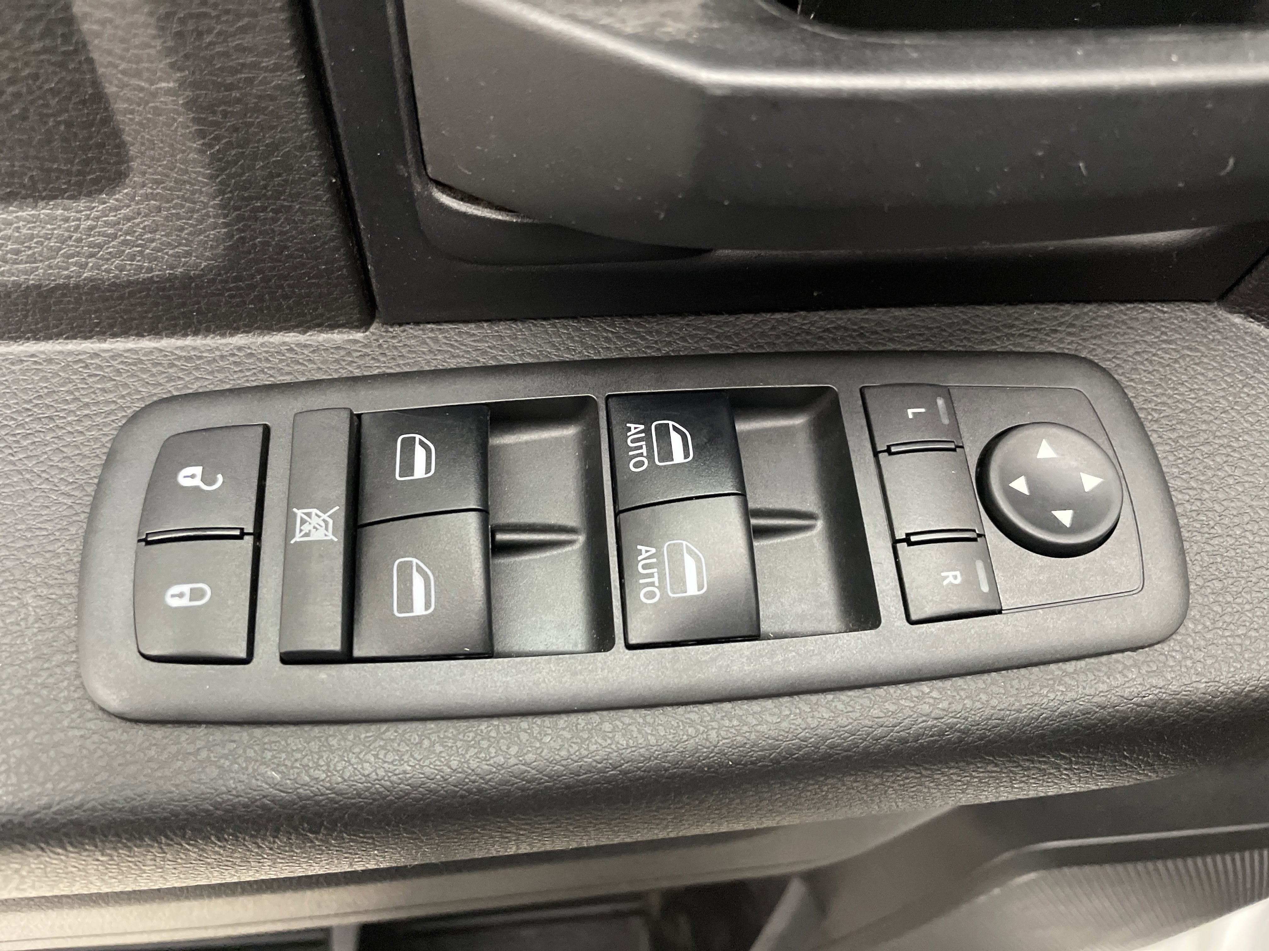 2018 RAM 2500 Tradesman Crew Cab 4x4 8' Box