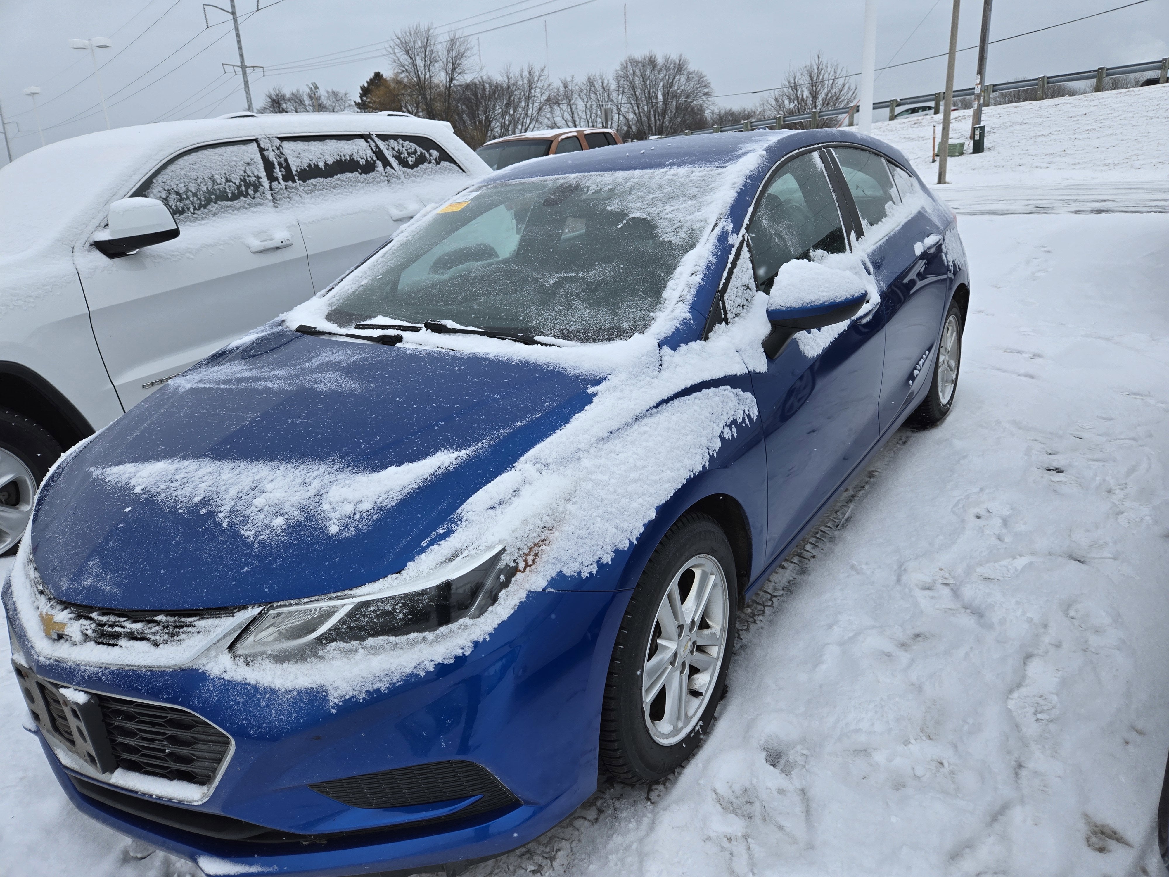 Used 2017 Chevrolet Cruze LT with VIN 3G1BE6SM5HS592070 for sale in Sheboygan, WI